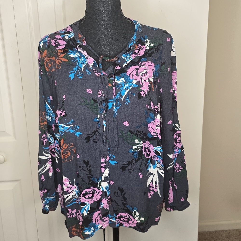 Torrid Gray Floral Button-Up Top, Sz 00 (M/L)